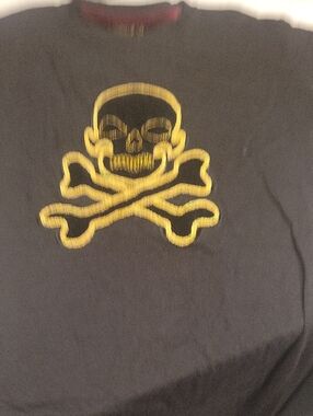 Black Short Sleeve T‑Shirt with Yellow Skull & Crossbones Graphic